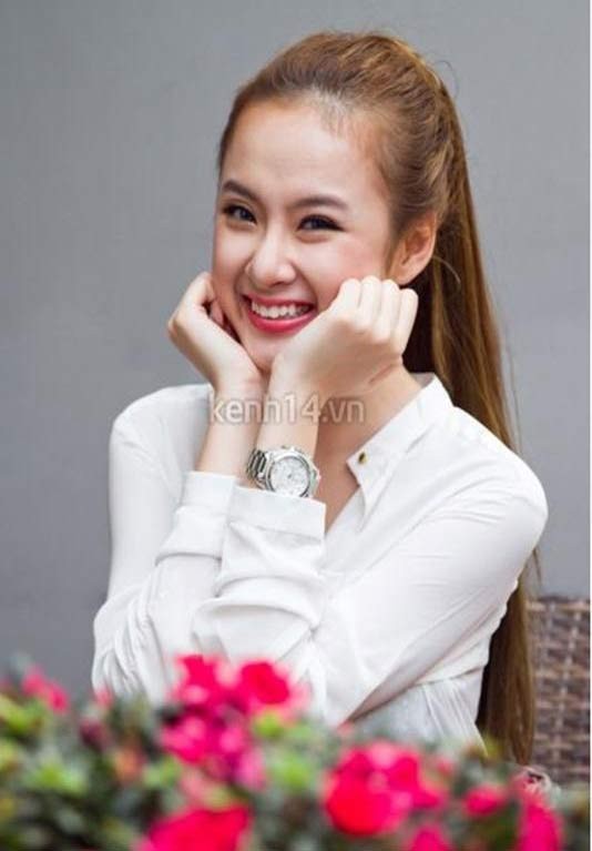 Angela Phương Trinh thanh lịch và xinh đẹp với áo sơ mi trắng. (Ảnh: kenh14)